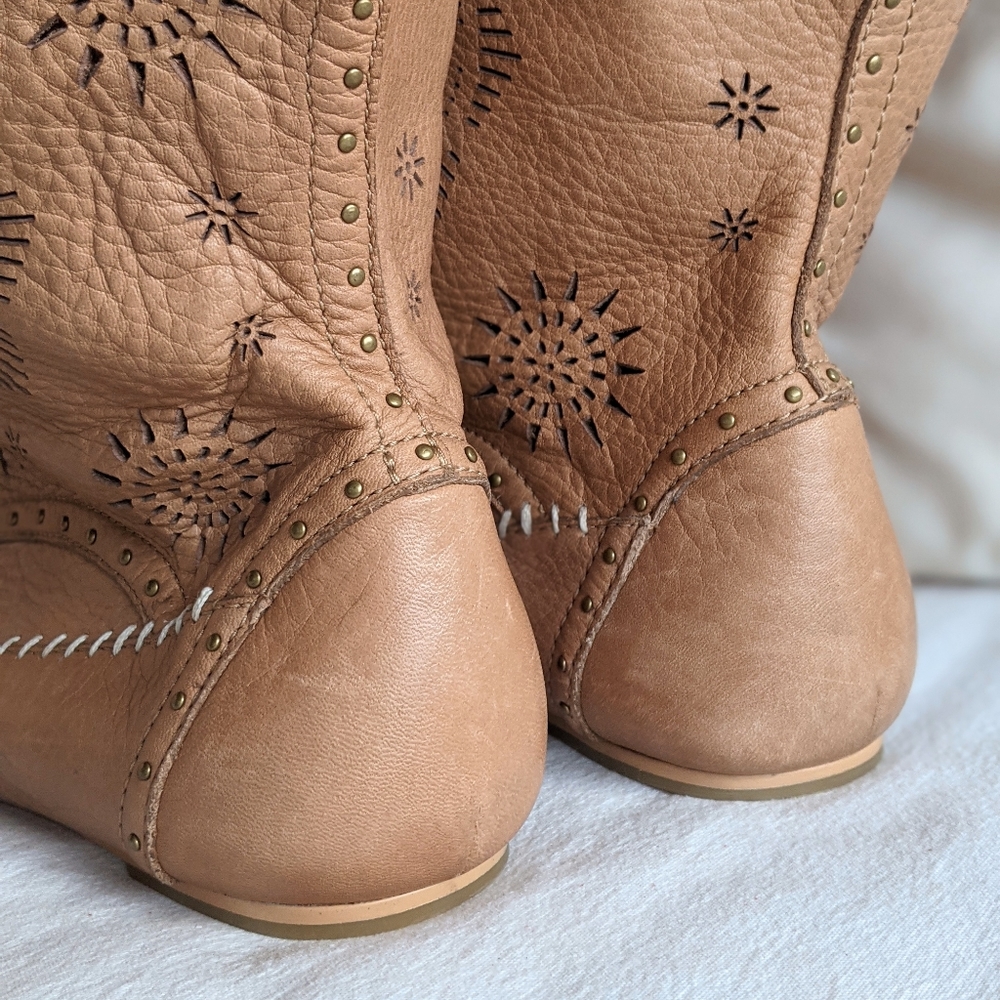 Koolaburra by UGG Becca Laser Boots - Picture 4 of 9